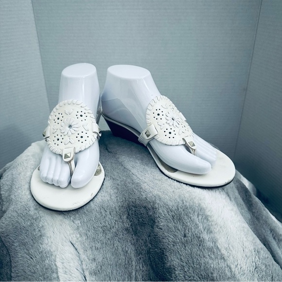 Jack Rogers Devyn Demi Wedge Sandal White Patent Leather Medallion Thong size 8 - Picture 1 of 10